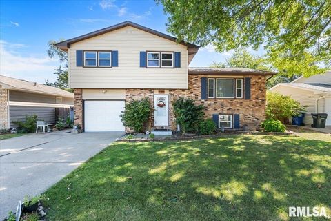 Photo of 1215 CALVIN Street, Davenport, IA 52804 (MLS # QC4265325)