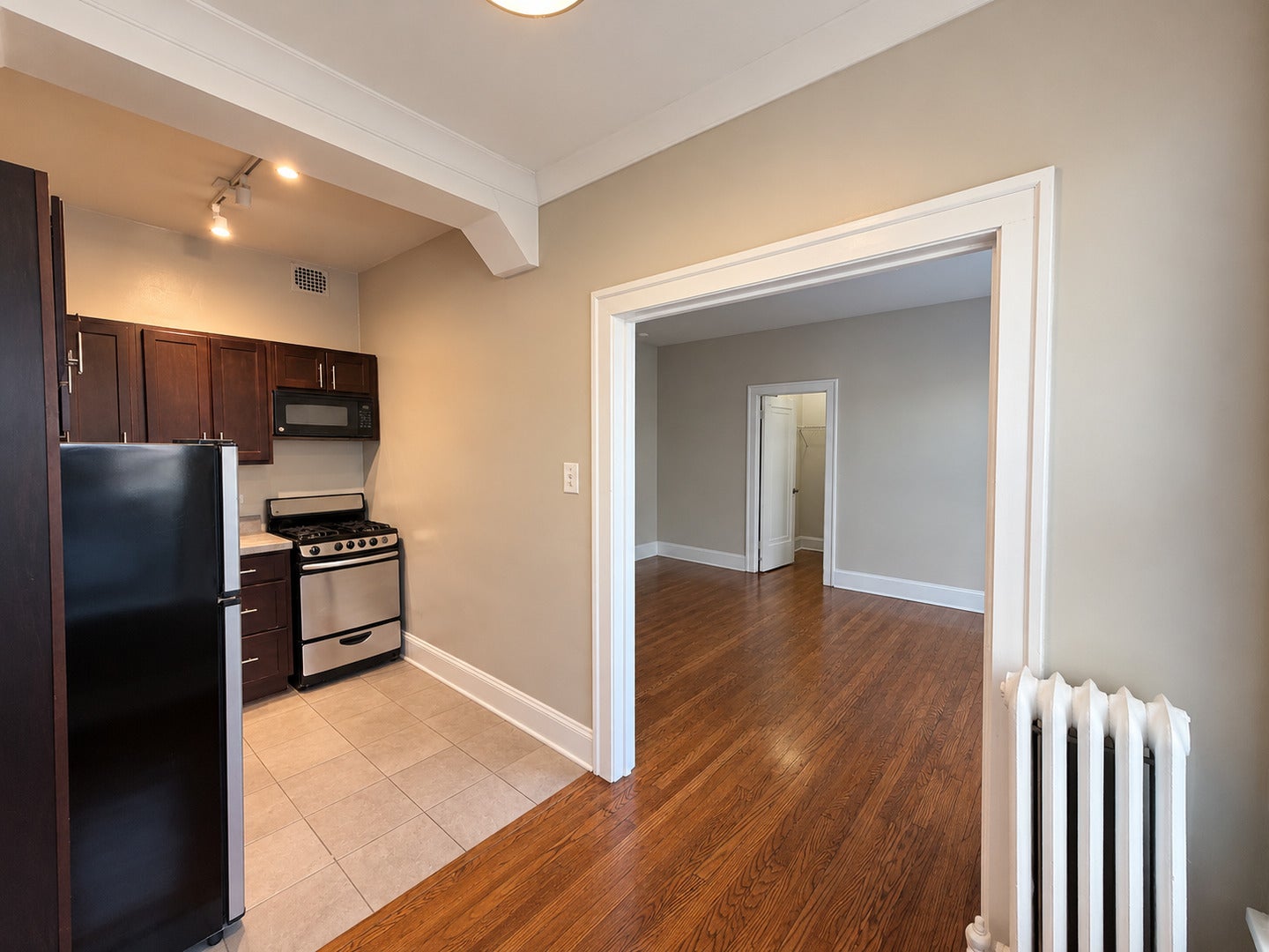 823 W Buena Avenue 207