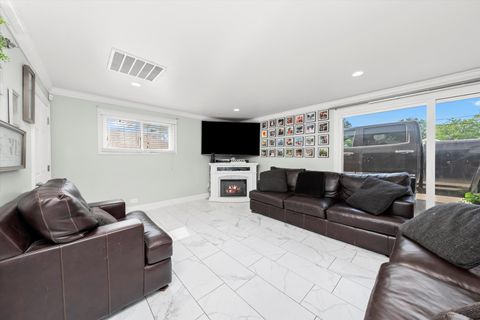 Tiny photo for 6315 W 83rd Place, Burbank, IL 60459 (MLS # 12532367)