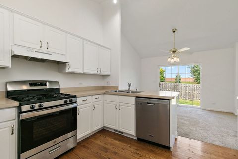 Tiny photo for 1108 E Danbury Drive, Cary, IL 60013 (MLS # 12469521)