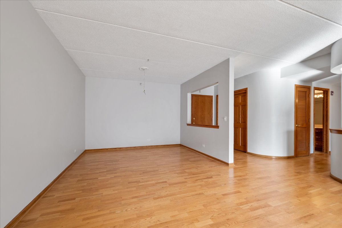 400 S Northwest Highway 301B