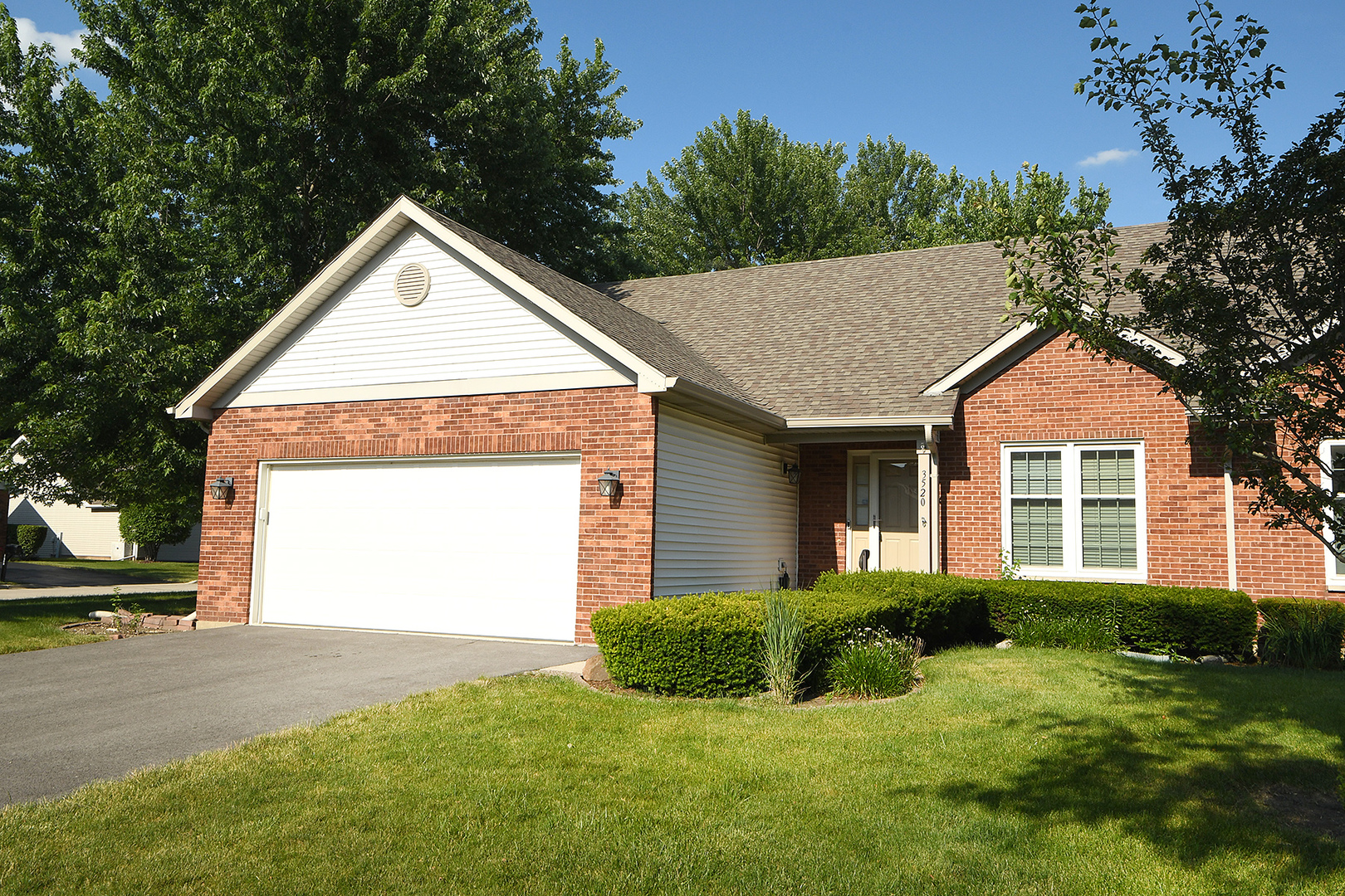 View Joliet, IL 60431 townhome