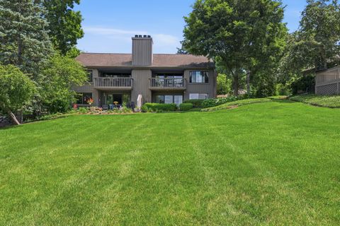 Tiny photo for 640 Old Barn Road #C, Lake Barrington, IL 60010 (MLS # 12684971)