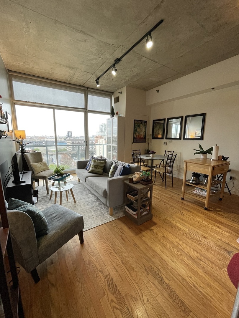 1620 S Michigan Avenue 921