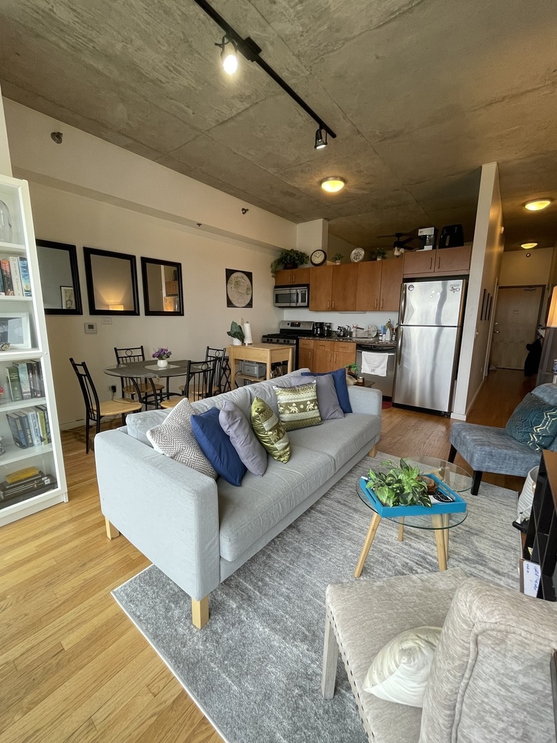 1620 S Michigan Avenue 921