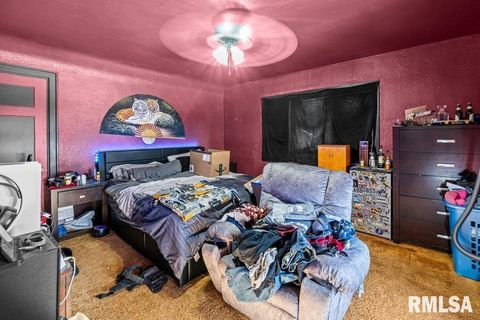 Tiny photo for 1624 14 1/2 Street, Rock Island, IL 61201 (MLS # QC4270088)