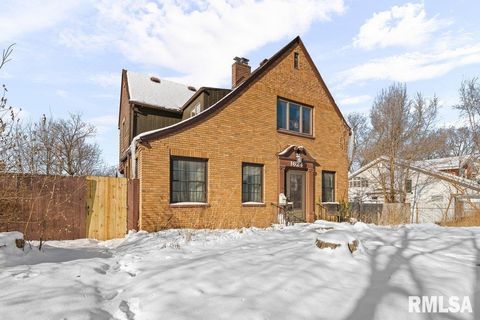 Tiny photo for 1624 14 1/2 Street, Rock Island, IL 61201 (MLS # QC4270088)