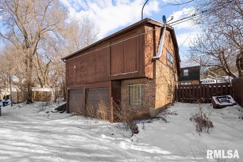 Tiny photo for 1624 14 1/2 Street, Rock Island, IL 61201 (MLS # QC4270088)