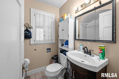 Tiny photo for 1624 14 1/2 Street, Rock Island, IL 61201 (MLS # QC4270088)