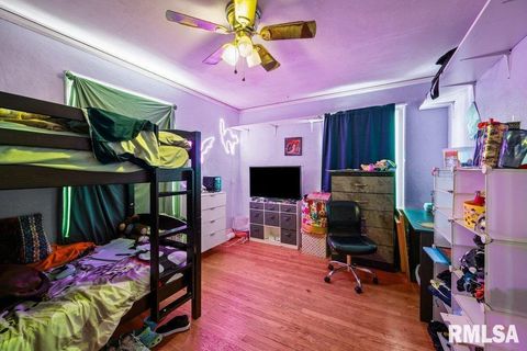 Tiny photo for 1624 14 1/2 Street, Rock Island, IL 61201 (MLS # QC4270088)