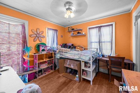 Tiny photo for 1624 14 1/2 Street, Rock Island, IL 61201 (MLS # QC4270088)