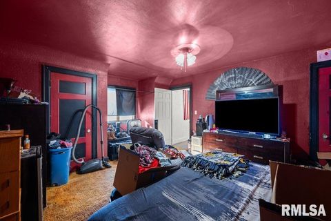 Tiny photo for 1624 14 1/2 Street, Rock Island, IL 61201 (MLS # QC4270088)