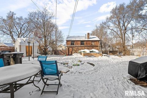 Tiny photo for 1624 14 1/2 Street, Rock Island, IL 61201 (MLS # QC4270088)