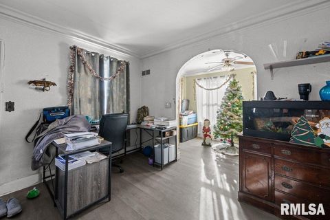 Tiny photo for 1624 14 1/2 Street, Rock Island, IL 61201 (MLS # QC4270088)