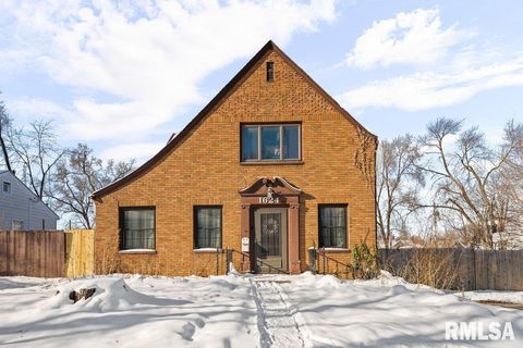 Photo of 1624 14 1/2 Street, Rock Island, IL 61201 (MLS # QC4270088)