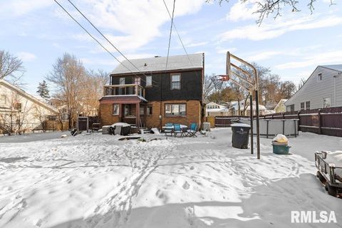 Tiny photo for 1624 14 1/2 Street, Rock Island, IL 61201 (MLS # QC4270088)