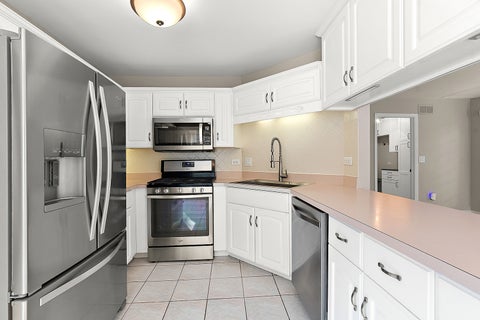 Tiny photo for 5000 Vernon Park Place, Lisle, IL 60532 (MLS # 12748976)