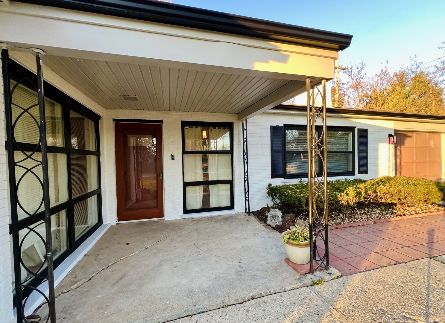 705 W Fabyan Parkway