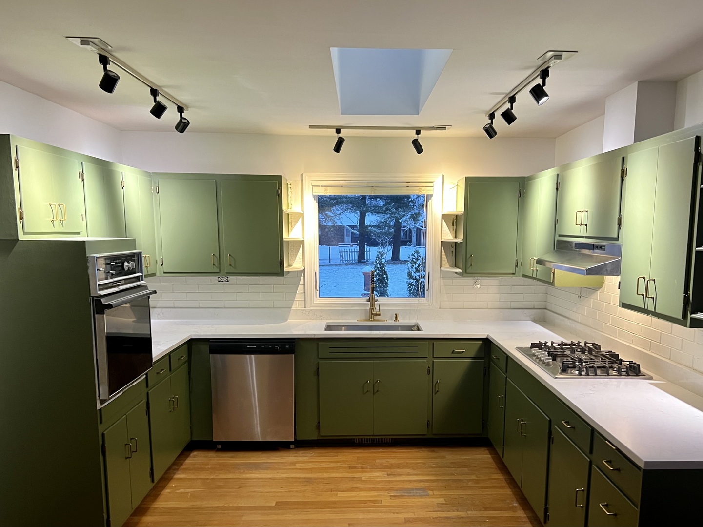 705 W Fabyan Parkway