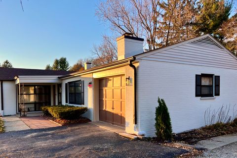 Tiny photo for 705 W Fabyan Parkway, Geneva, IL 60134 (MLS # 12489333)