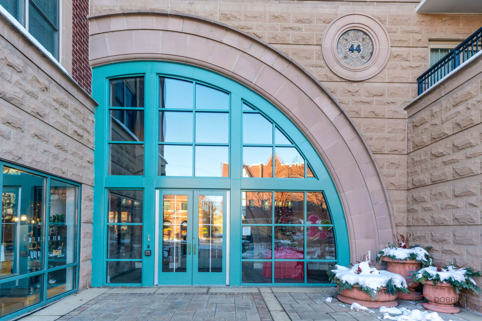 44 N Vail Avenue 613