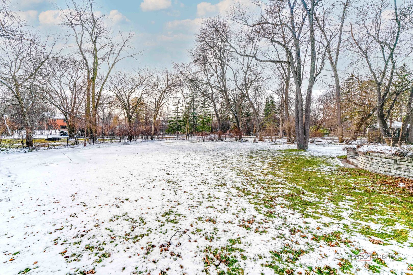 Northbrook, Illinois, 60062, United States, 5 Bedrooms Bedrooms, ,4 BathroomsBathrooms,Residential,Active,2032927