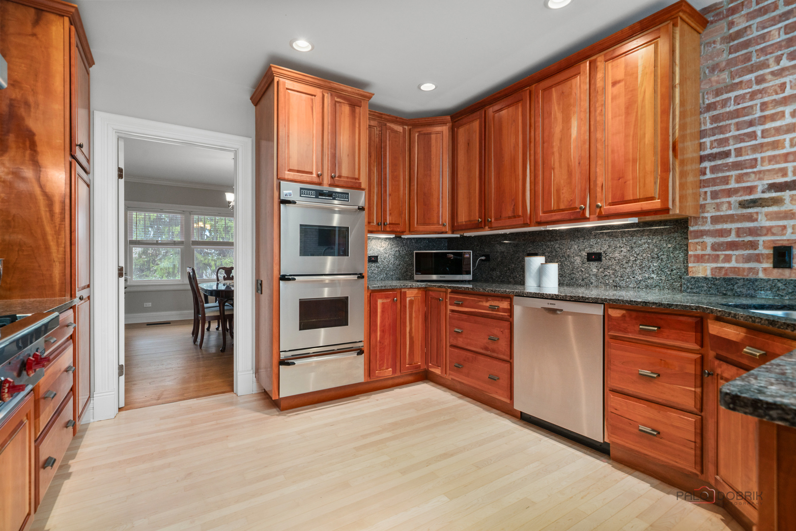 Northbrook, Illinois, 60062, United States, 5 Bedrooms Bedrooms, ,4 BathroomsBathrooms,Residential,Active,2032927