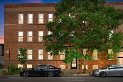 Photo of 2027 N CALIFORNIA Avenue #E1, Chicago, IL 60647 (MLS # 12462754)