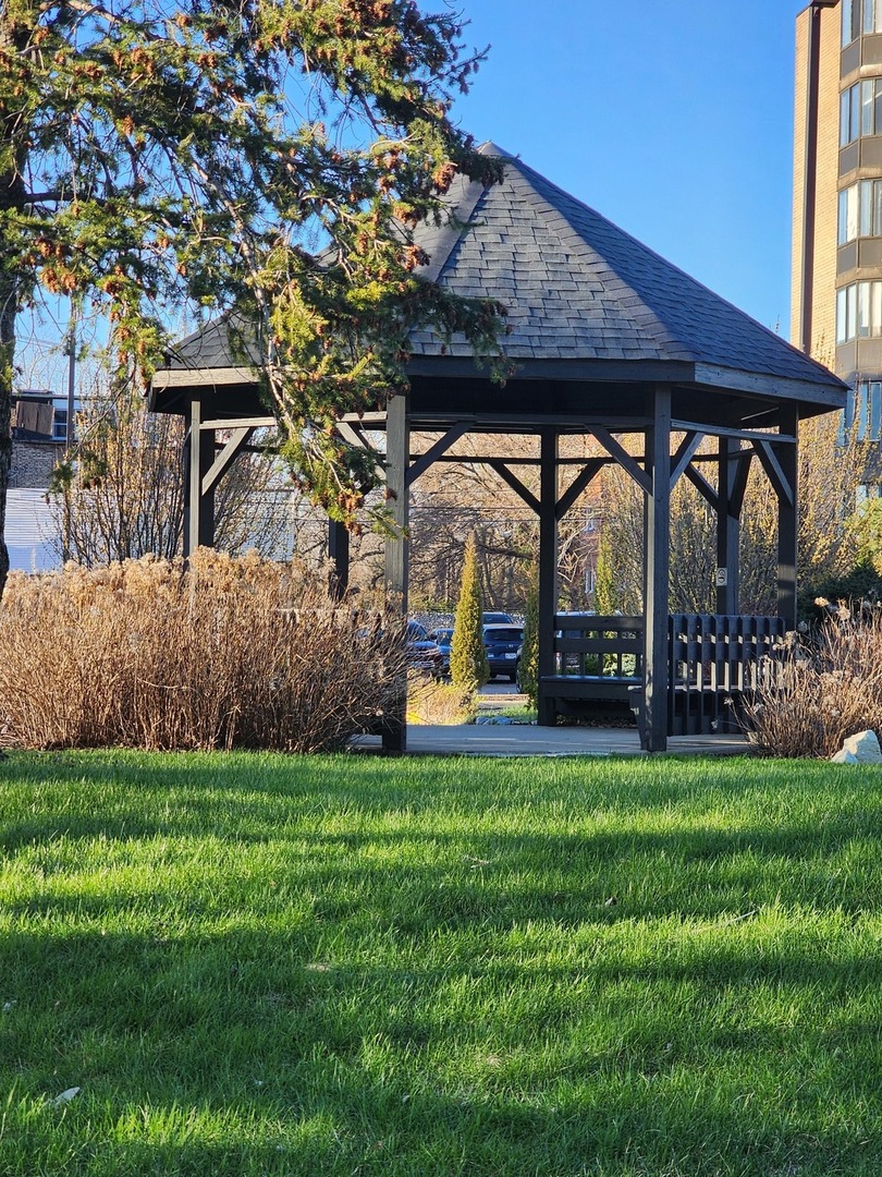 606 E Woodland Park Avenue 301