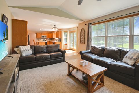 Tiny photo for 104 Hunter Court, Hudson, IL 61748 (MLS # 12597328)