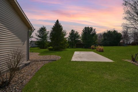 Tiny photo for 104 Hunter Court, Hudson, IL 61748 (MLS # 12597328)