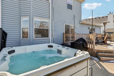 Tiny photo for 18224 W Old Pine Court, Gurnee, IL 60031 (MLS # 12587098)