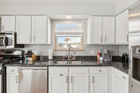 Tiny photo for 18224 W Old Pine Court, Gurnee, IL 60031 (MLS # 12587098)