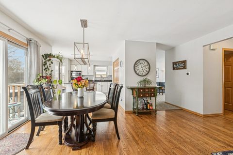 Tiny photo for 18224 W Old Pine Court, Gurnee, IL 60031 (MLS # 12587098)