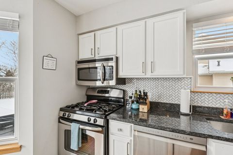 Tiny photo for 18224 W Old Pine Court, Gurnee, IL 60031 (MLS # 12587098)