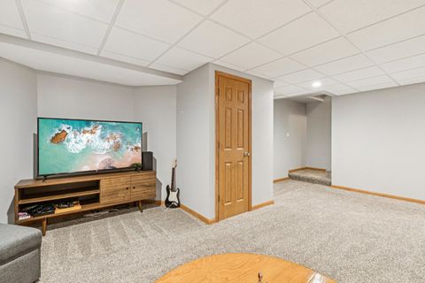 Tiny photo for 18224 W Old Pine Court, Gurnee, IL 60031 (MLS # 12587098)