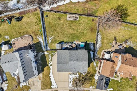 Tiny photo for 18224 W Old Pine Court, Gurnee, IL 60031 (MLS # 12587098)