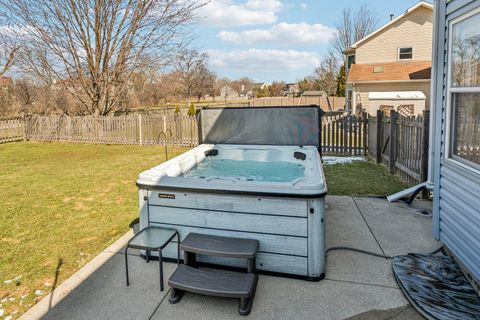 Tiny photo for 18224 W Old Pine Court, Gurnee, IL 60031 (MLS # 12587098)