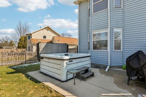 Tiny photo for 18224 W Old Pine Court, Gurnee, IL 60031 (MLS # 12587098)