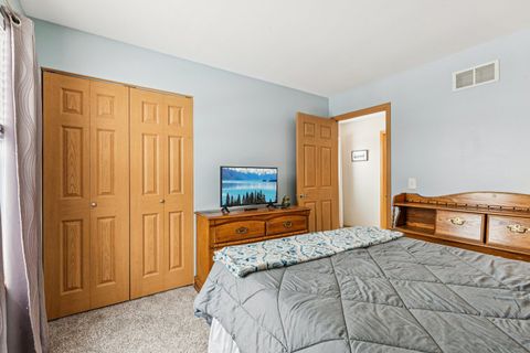 Tiny photo for 18224 W Old Pine Court, Gurnee, IL 60031 (MLS # 12587098)