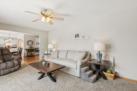 Tiny photo for 18224 W Old Pine Court, Gurnee, IL 60031 (MLS # 12587098)