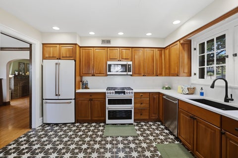 Tiny photo for 500 Cedar Street, St. Charles, IL 60174 (MLS # 12681370)