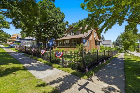Tiny photo for 500 Cedar Street, St. Charles, IL 60174 (MLS # 12681370)