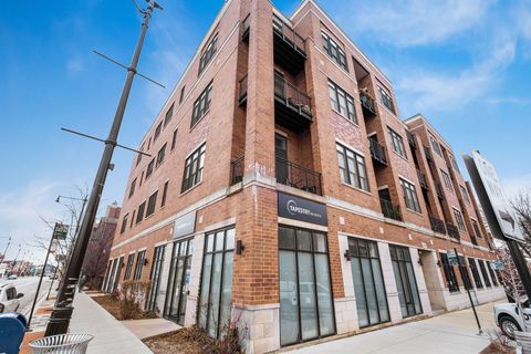 Photo of 4755 N Washtenaw Avenue #305, Chicago, IL 60625 (MLS # 12609776)
