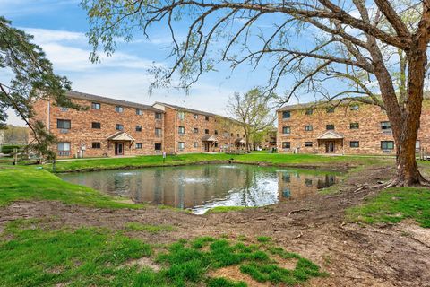 Tiny photo for 2219 NICHOLS Road #17A, Arlington Heights, IL 60004 (MLS # 12626974)