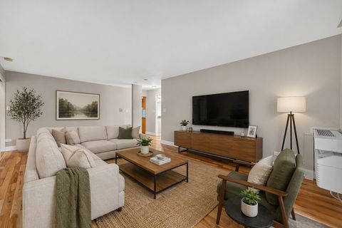 Tiny photo for 2219 NICHOLS Road #17A, Arlington Heights, IL 60004 (MLS # 12626974)