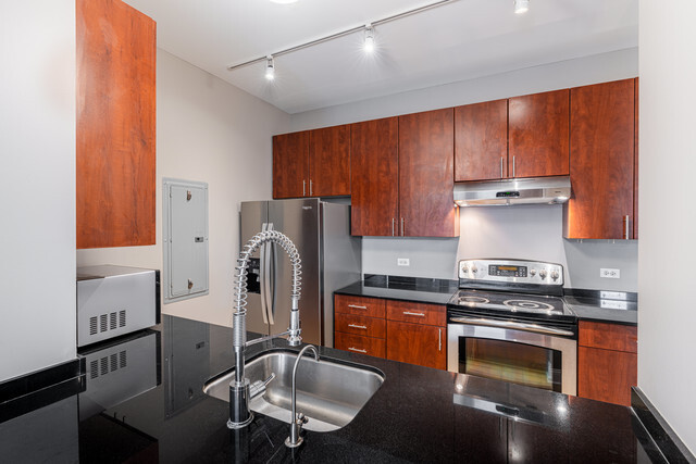 565 W Quincy Street 1008