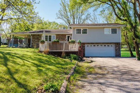 Photo of 220 W Francis Road, New Lenox, IL 60451 (MLS # 12646394)