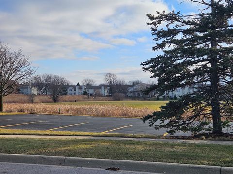 Tiny photo for 902 Huntington Drive #902, Elk Grove Village, IL 60007 (MLS # 12560685)