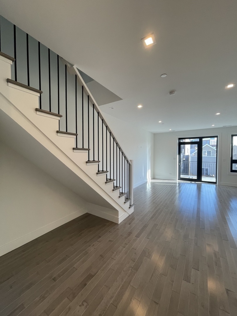 719 N Elizabeth Street 3S